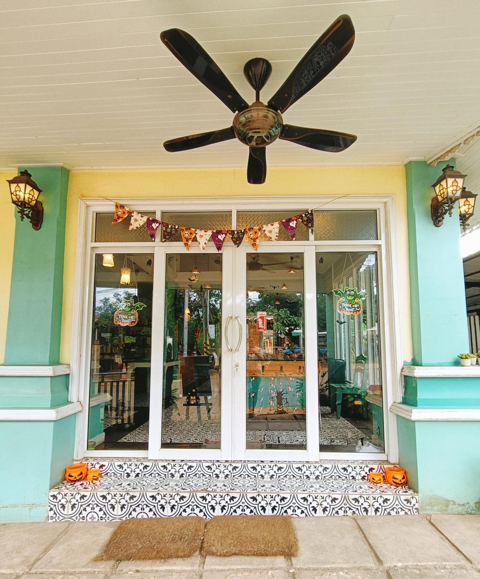 คิวทอง บังกะโล Koh Larn Exterior foto