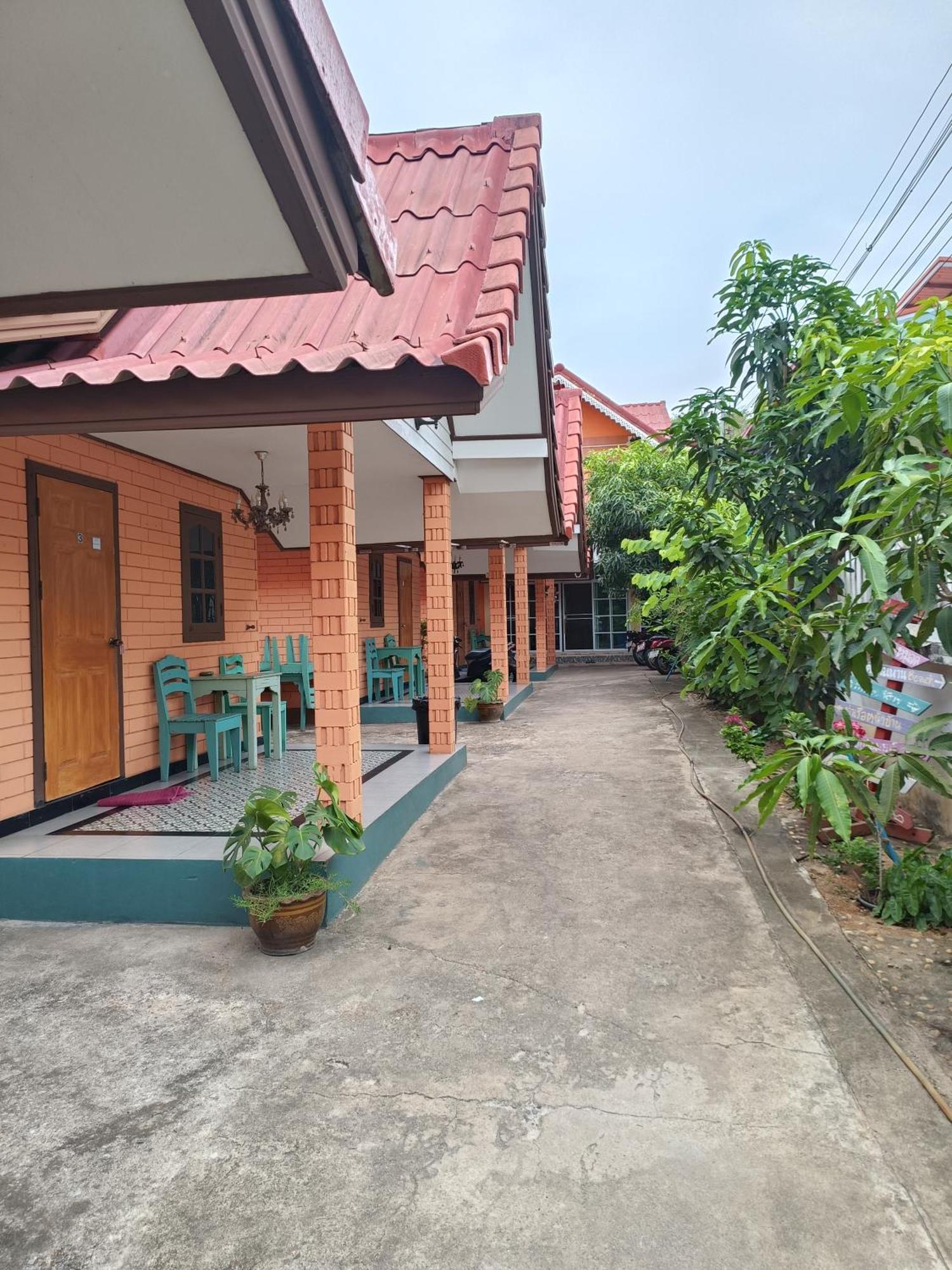 คิวทอง บังกะโล Koh Larn Exterior foto